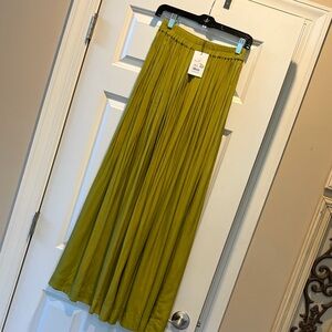 S/W/F Elegant Green Sweetner Maxi Skirt XS